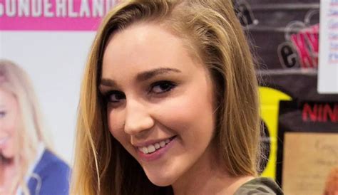 Kendra Sunderland Bio: Age, Family, Height, Career,。